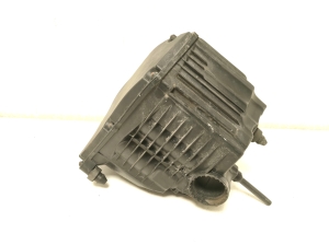 AUDI A4 B9 (2015–2026) Luftfiltergehäuse 8W0133835D - 4