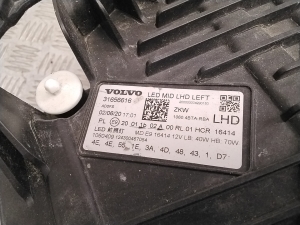 VOLVO XC60 (2017–2026) Esituli 31656616 - 7