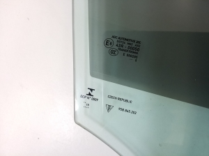 Porsche Macan (2014–2026) Front door glass 95B845202 - 2