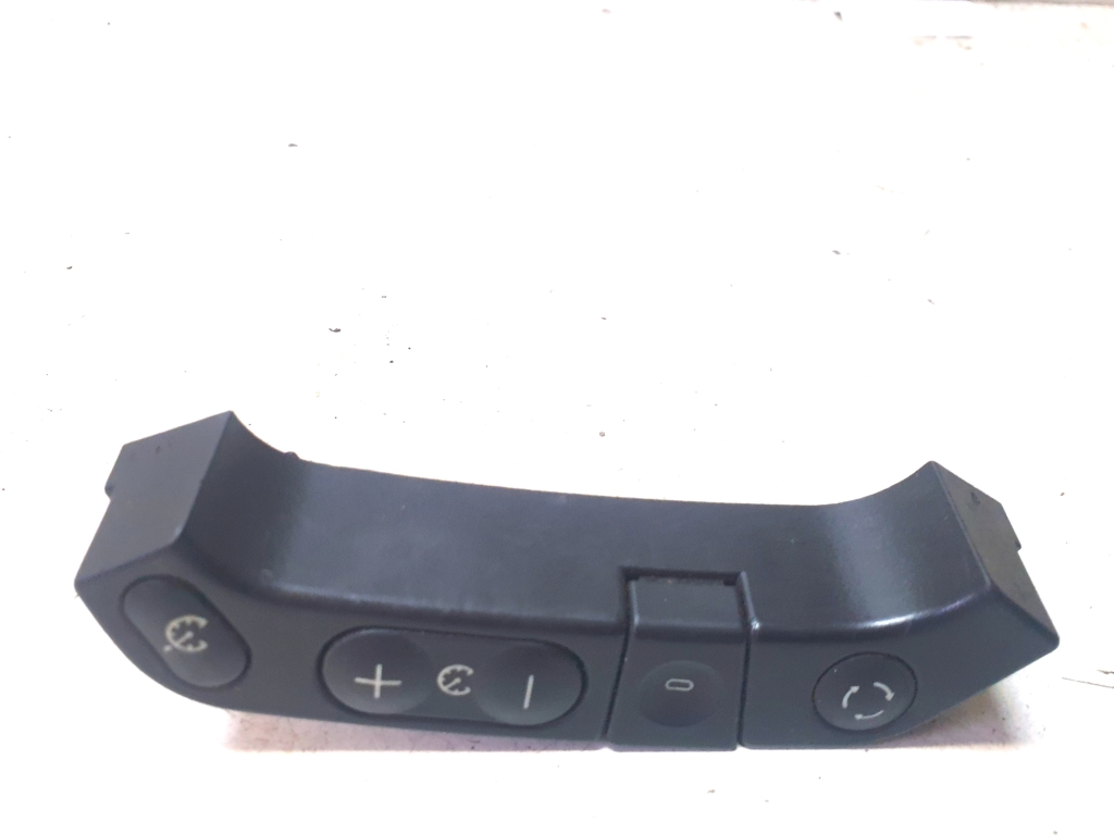 BMW 5 SERIES E39 (1995–2004) Steering wheel switch 8352231 BMW 5 SERIES E39 (1995–2004) Steering wheel switch 8352231