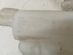 Citroen Berlingo (2008–2018) Front washer fluid reservoir 21374902 - 4
