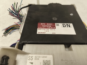 TOYOTA Yaris (2011–2020) Control unit 8273052K40 - 7