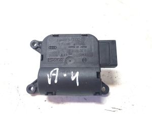 AUDI A4 B7 (2004–2008) Salongi soojenduse klapi mootor 8E1820511F - 3