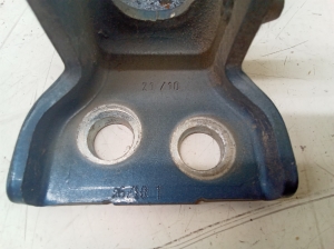 Citroen Berlingo (2008–2018) Front door lower hinge 2110 - 2