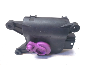AUDI A4 B7 (2004–2008) Salongi soojenduse klapi mootor 8E1820511A - 3