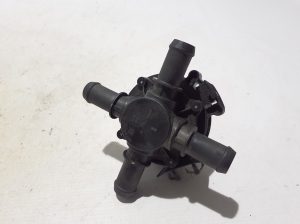 Ford Mustang Mach-E Mach-E (2020–2026) Auxiliary water pump LU5A8C508AE - 3