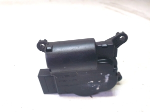 Volkswagen Touareg I (2002–2010) Salongi soojenduse klapi mootor 52411483R01 - 2