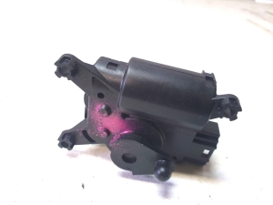Volkswagen Touareg I (2002–2010) Salongi soojenduse klapi mootor 52411483R01 - 3