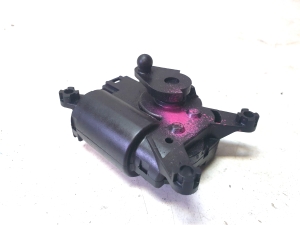 Volkswagen Touareg I (2002–2010) Salongi soojenduse klapi mootor 52411483R01 - 4