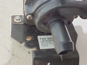 Ford Mustang Mach-E Mach-E (2020–2026) Auxiliary water pump LJ938C590EA - 4