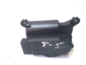 Volkswagen Transporter T5 (2003–2015) Heater flap actuator 7L0907511A - 4