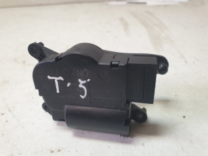 Volkswagen Transporter T5 (2003–2015) Heater flap actuator 7H1907511 - 4