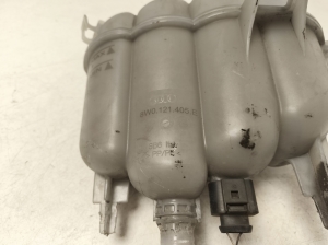 AUDI A4 B9 (2015–2026) Ausgleichsbehälter 8W0121405E - 4