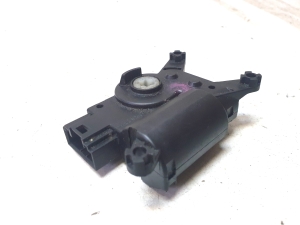 Volkswagen Touareg I (2002–2010) Salongi soojenduse klapi mootor 52411483R01 - 2