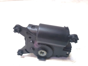 Volkswagen Touareg I (2002–2010) Salongi soojenduse klapi mootor 52411483R01 - 3