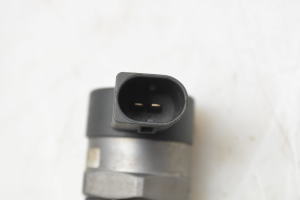 BMW 5 SERIES E60 (2003–2010) Kraftstoffhochdrucksensor 0281002738 - 2