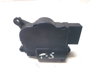 Volkswagen Transporter T5 (2003–2015) Heater flap actuator 52411483R00 - 2