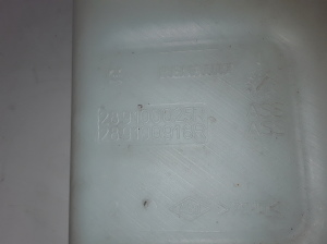 RENAULT Fluence (2009–2017) Esiklaasi pesuvedeliku paak 289100025R - 2