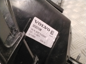 VOLVO XC60 (2017–2026) Tagumine nurgatuli 32337138 - 9