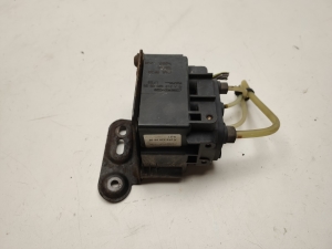 Mercedes Benz E-Class W212 (2009–2015) Luftfederung Ventil A2123200558 - 4