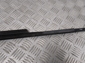 BMW 5 SERIES G30 (2016–2026) Esiukse klaasi välimine liist 7404026 - 2