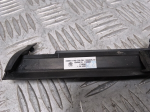 BMW 5 SERIES G30 (2016–2026) Esiukse klaasi välimine liist 7404026 - 5