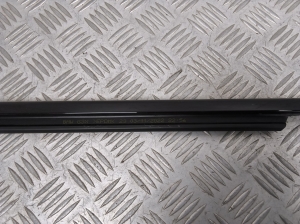 BMW 5 SERIES G30 (2016–2026) Esiukse klaasi välimine liist 7404026 - 7