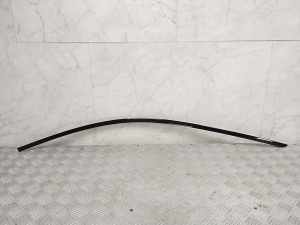 Baguette extérieure de vitre de porte avant - 7390114