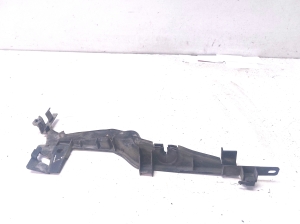Front fender bracket - 7S71A02477AE