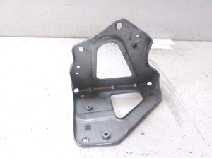 Halter Kotflügel vorne - 4F0821136A