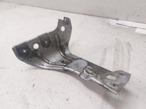 Front fender bracket - 3C8821141