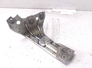 Front fender bracket - 3C8821142