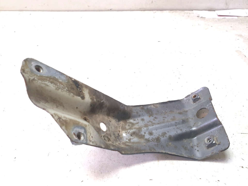 Volkswagen Golf VI (2008–2013) Front fender bracket 5K6821135 Volkswagen Golf VI (2008–2013) Front fender bracket 5K6821135