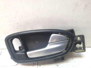 Rear side door interior handle - 6M21U22600