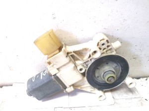 Priekšējo durvju logu pacēlāja motoriņš - 6M2114553B