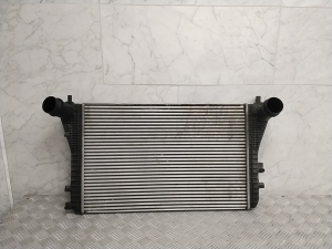 Volkswagen Tiguan (2007–2016) Vahejahuti radiaator 3C0145805 - 2