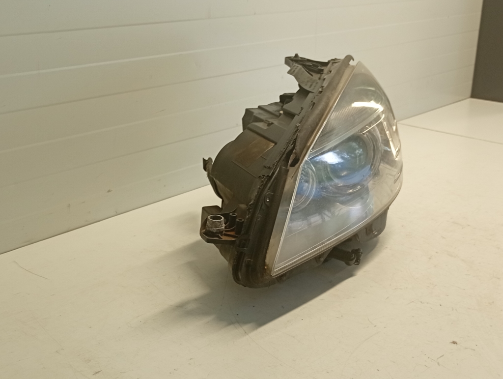 Mercedes Benz C-Class 204 (2007–2014) Esituli ja selle osad 1305630549 Mercedes Benz C-Class 204 (2007–2014) Esituli ja selle osad 1305630549