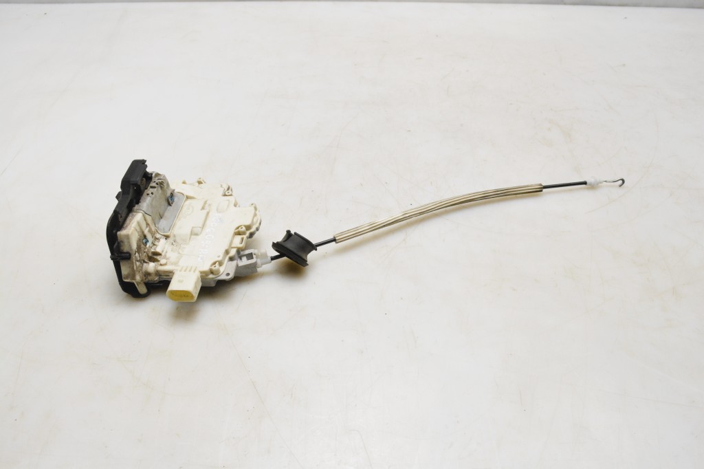 AUDI A6 C6 (2004–2011) Esiukse lukk 4F1837016 AUDI A6 C6 (2004–2011) Esiukse lukk 4F1837016