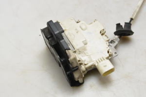 AUDI A6 C6 (2004–2011) Esiukse lukk 4F1837016 - 4