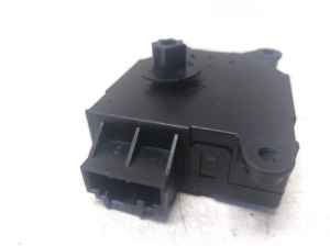Opel Vectra C (2002–2008) Salongi soojenduse klapi mootor 006613U - 4