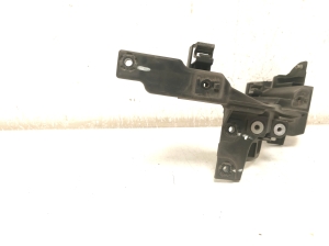 Hyundai i30 (2011–2017) Esitule kinnitus 64156A6000 - 2