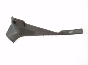 Interior trim of the rear strut - 