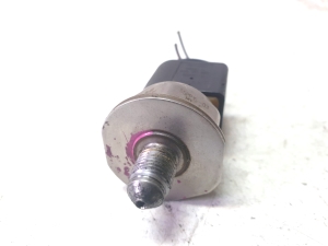 Volkswagen Golf V (2003–2009) Fuel rail pressure sensor 03C90651H - 2