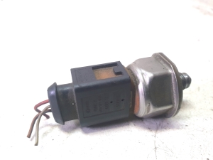 Volkswagen Golf V (2003–2009) Fuel rail pressure sensor 03C90651H - 4