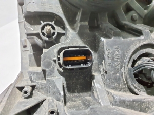 RENAULT Trafic III (2014–2022) Scheinwerfer vorne 260108047R - 2
