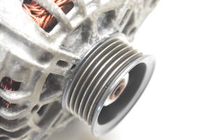 Kia Sportage (2010–2016) Alternator 373002B600 - 8