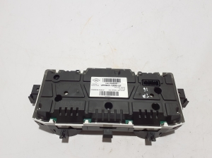 RENAULT Trafic III (2014–2022) Instrument cluster 248106465R - 2