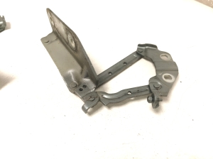 Land Rover Discovery Sport (2014–2026) Hood hinge FK7216800AE - 2