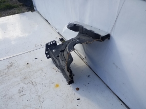 Mercedes Benz SL-Class 230 (2001–2012) Front outrigger - 3