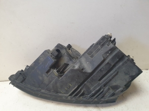 Volkswagen Jetta (2010–2017) Headlight - 4